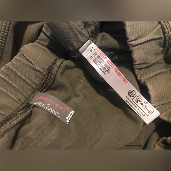 FP Movement Hot Shot Pants- multiple pockets! - Picture 9 of 16